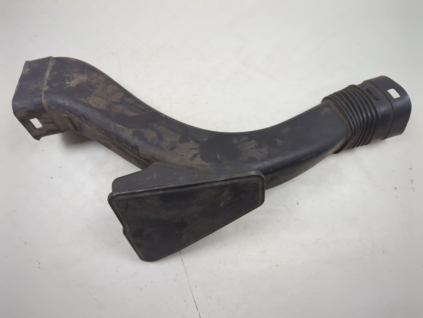 Патрубок воздушного фильтра