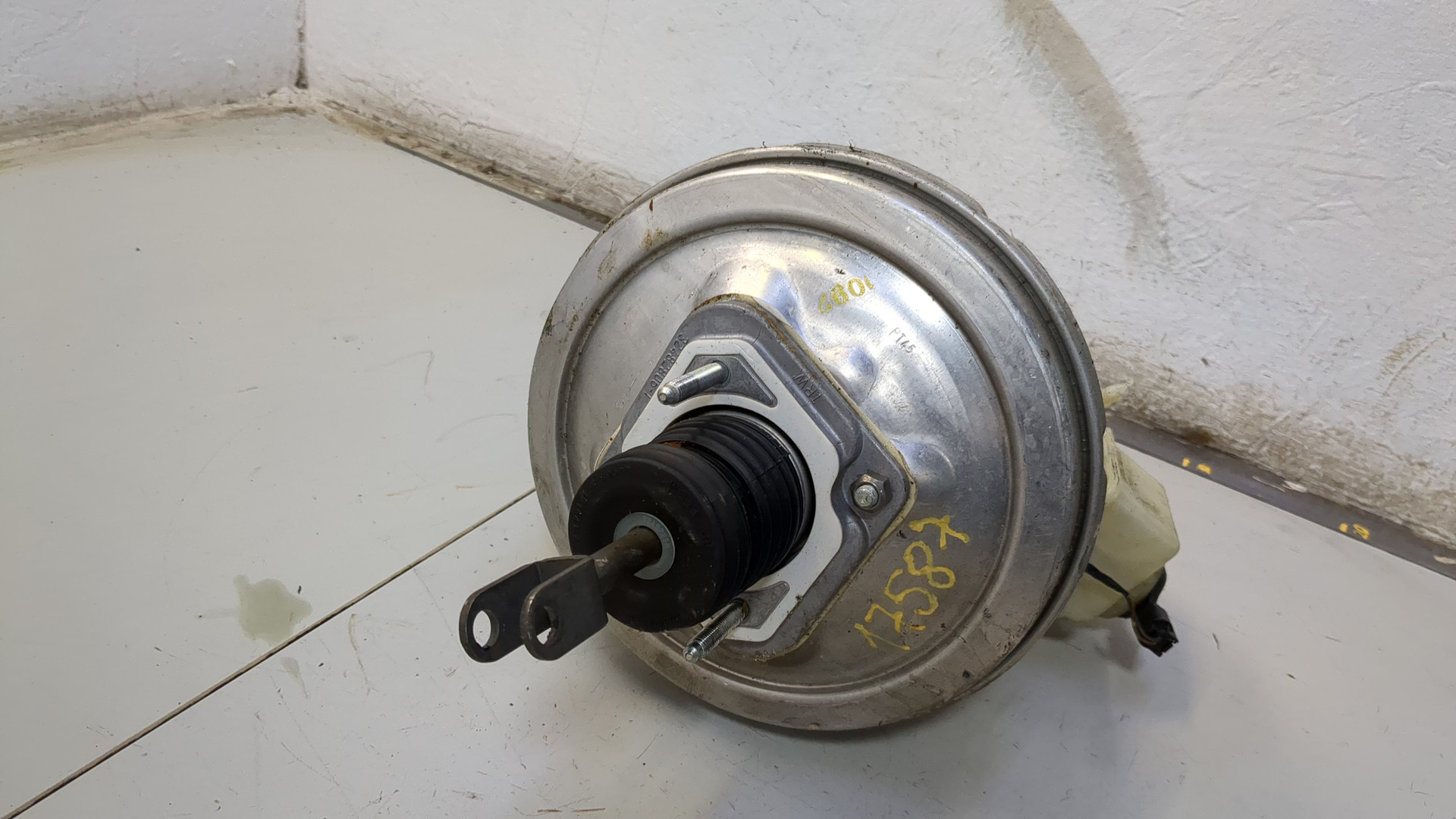 Цилиндр тормозной главный