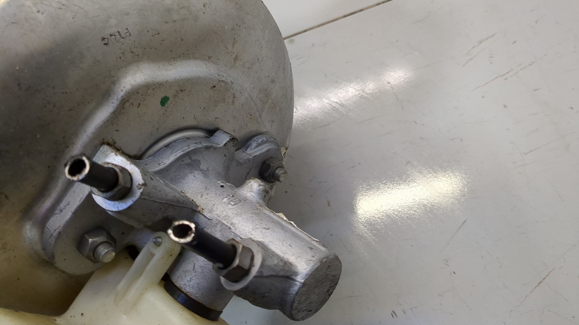 Цилиндр тормозной главный