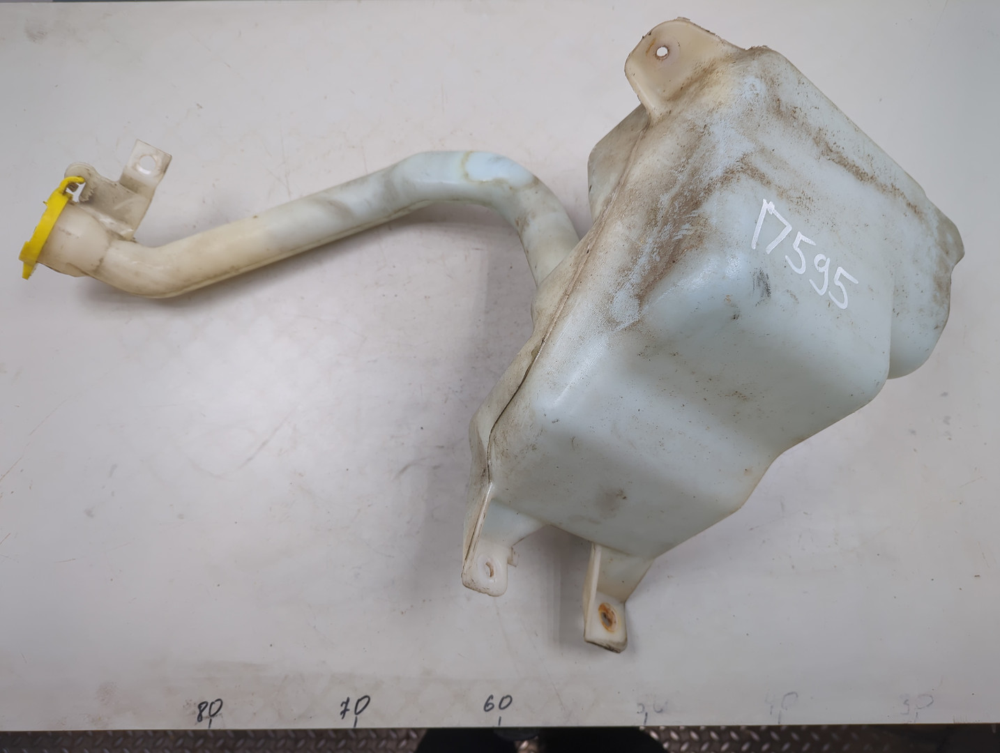 Бачок омывателя лобового стекла