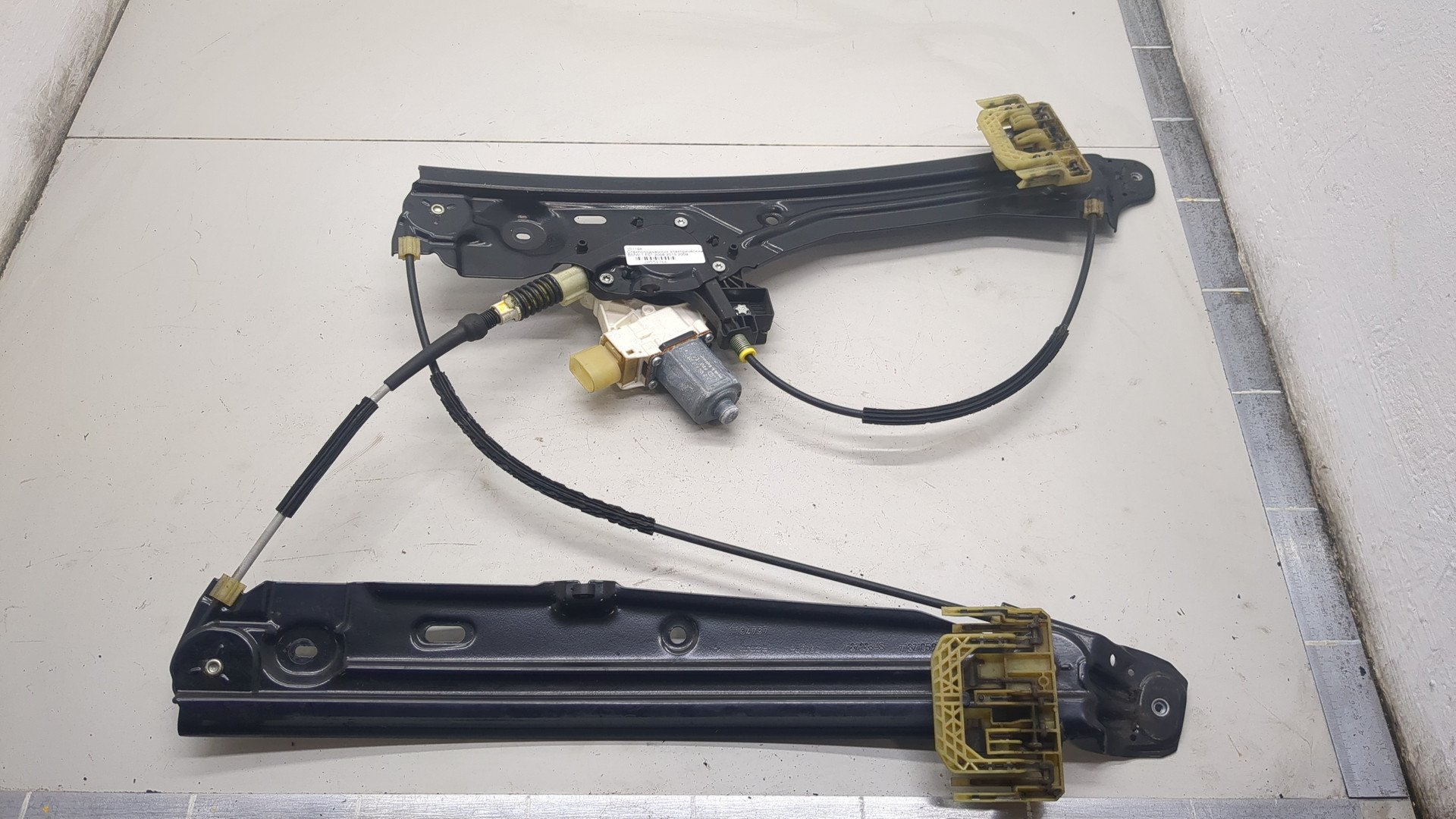 Стеклоподъемник электр. передний левый