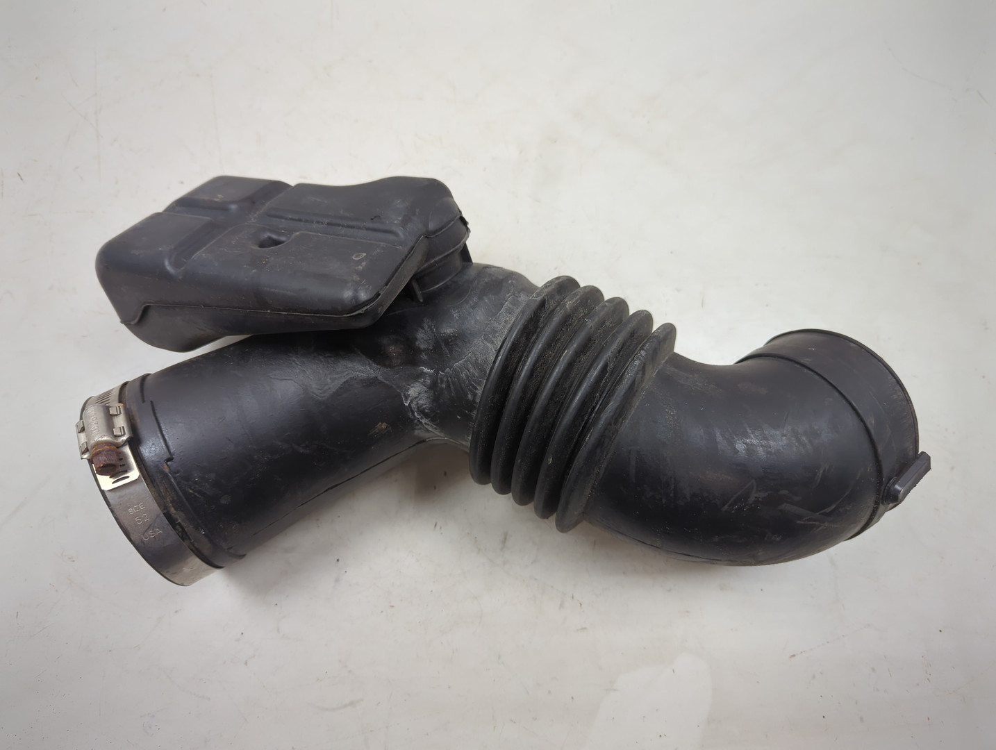 Патрубок воздушного фильтра