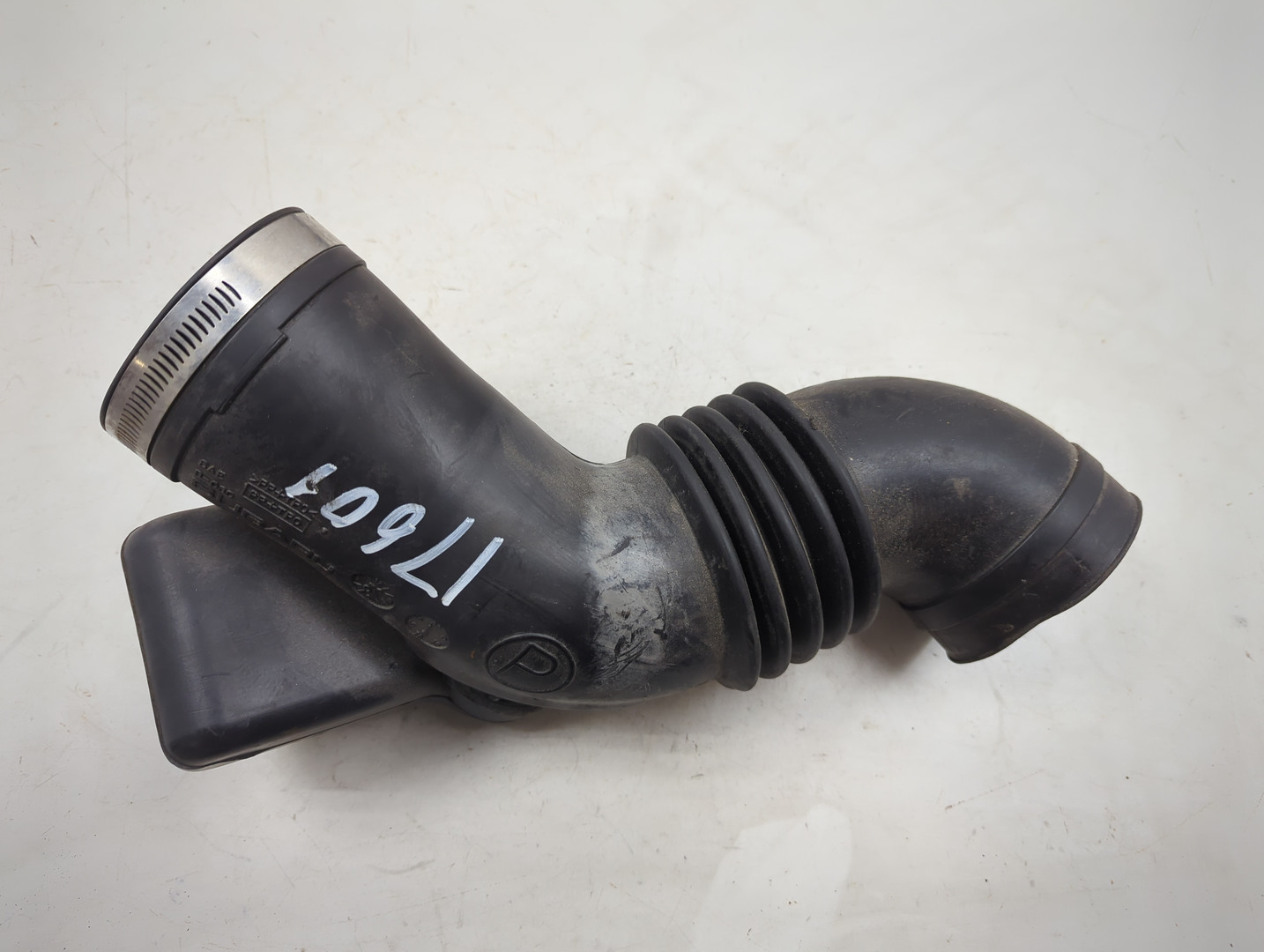 Патрубок воздушного фильтра