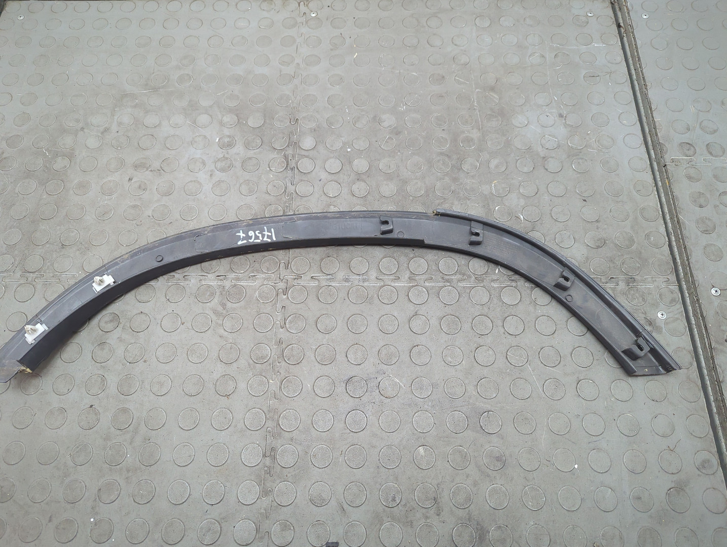 Накладка заднего крыла левого