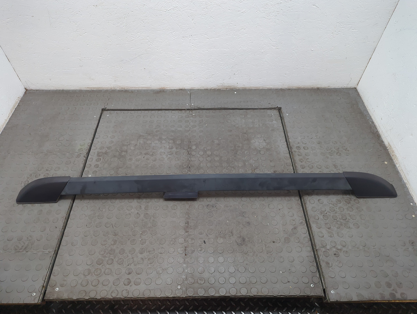 Рейлинг (релинг) левый (планка на крышу)