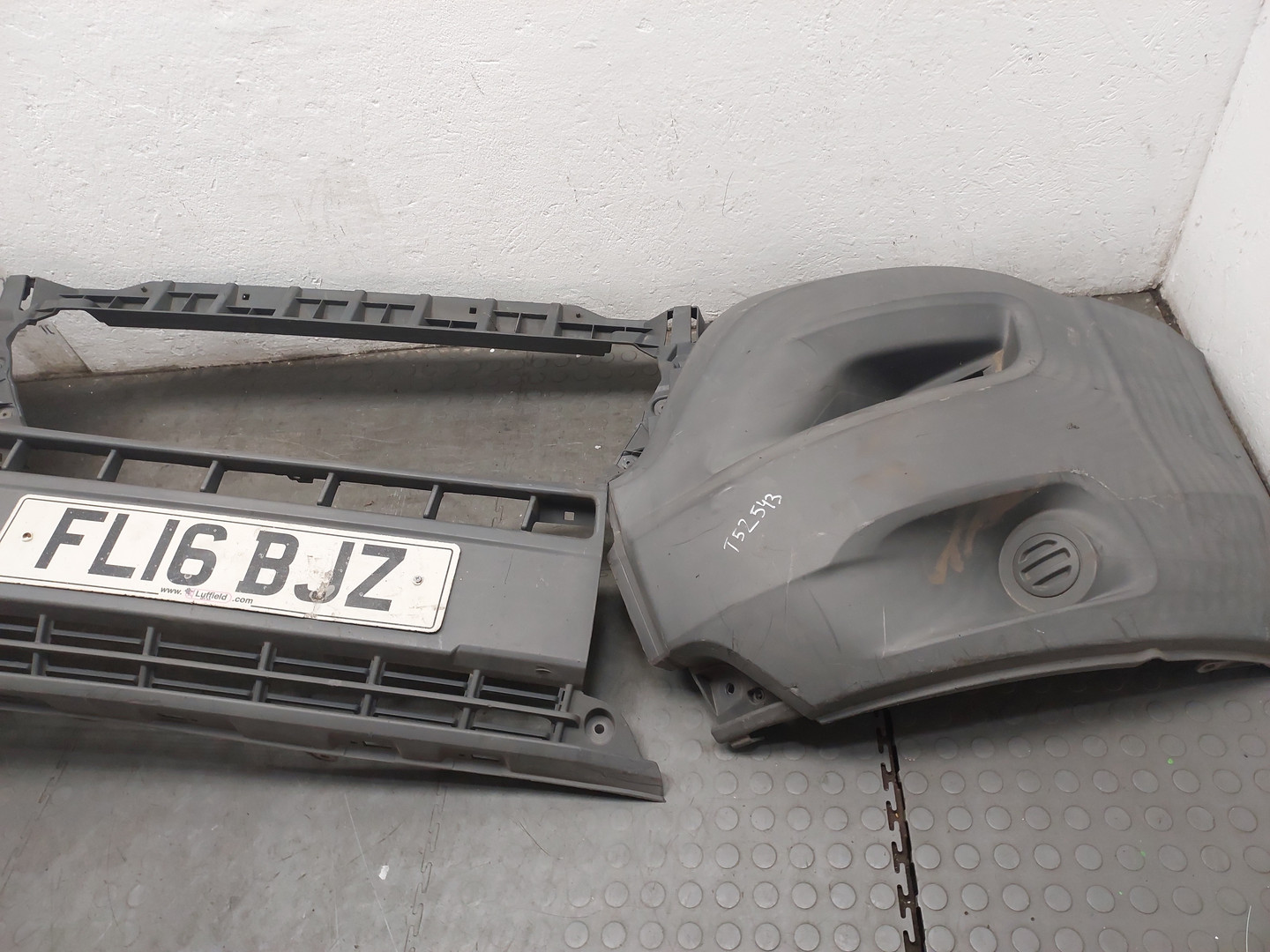 Бампер передний