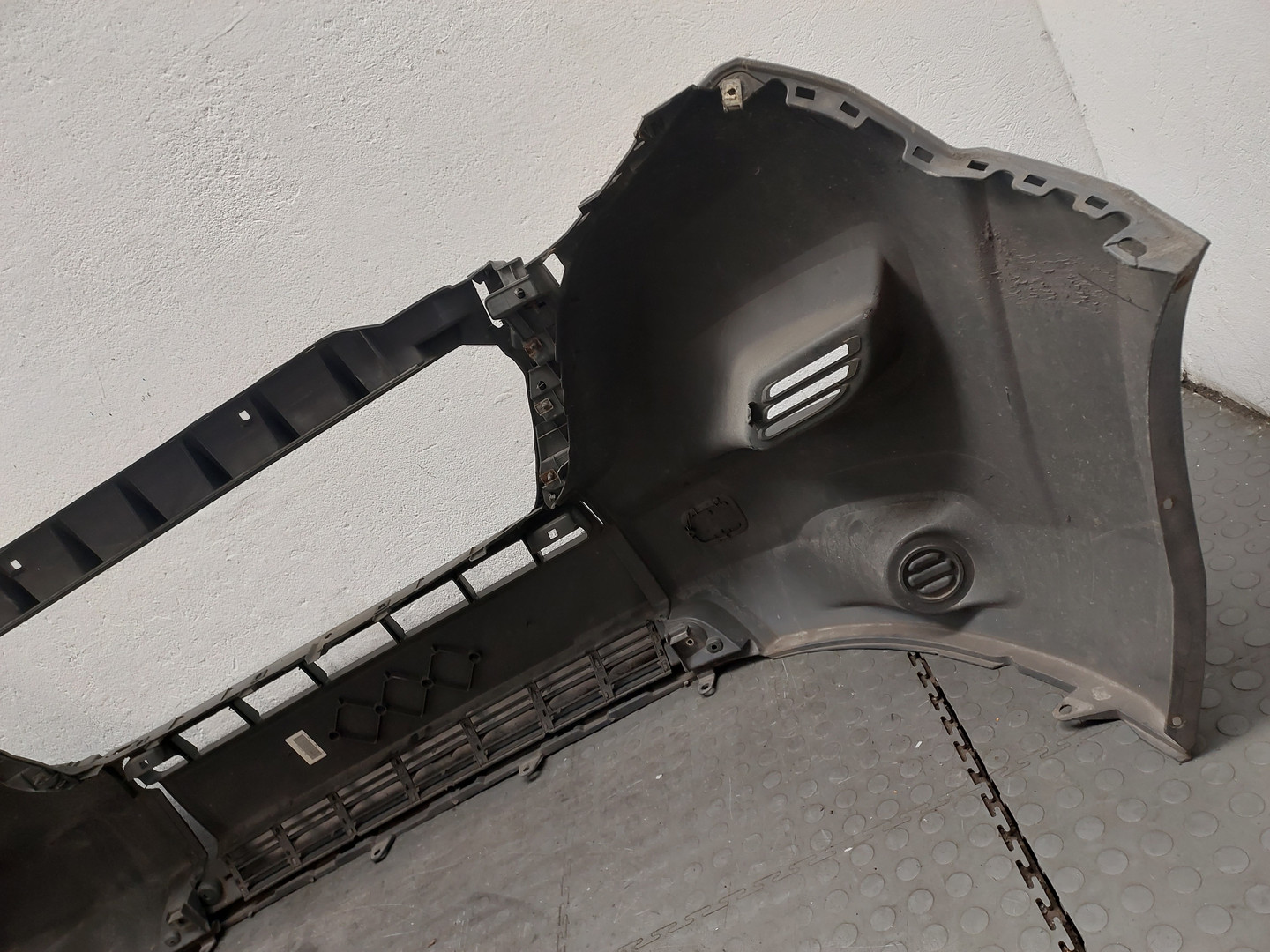 Бампер передний