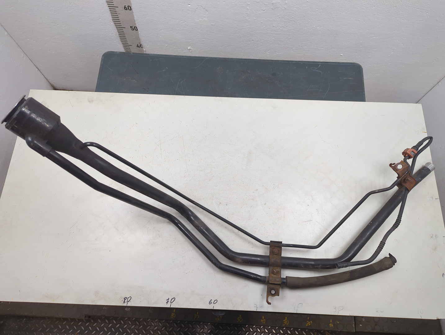 Горловина топливного бака