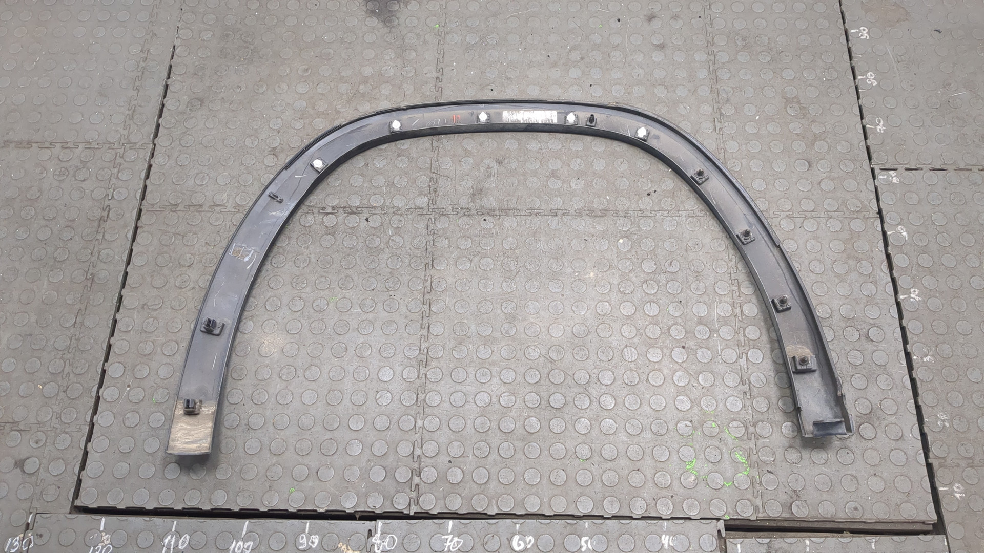 Накладка заднего крыла левого