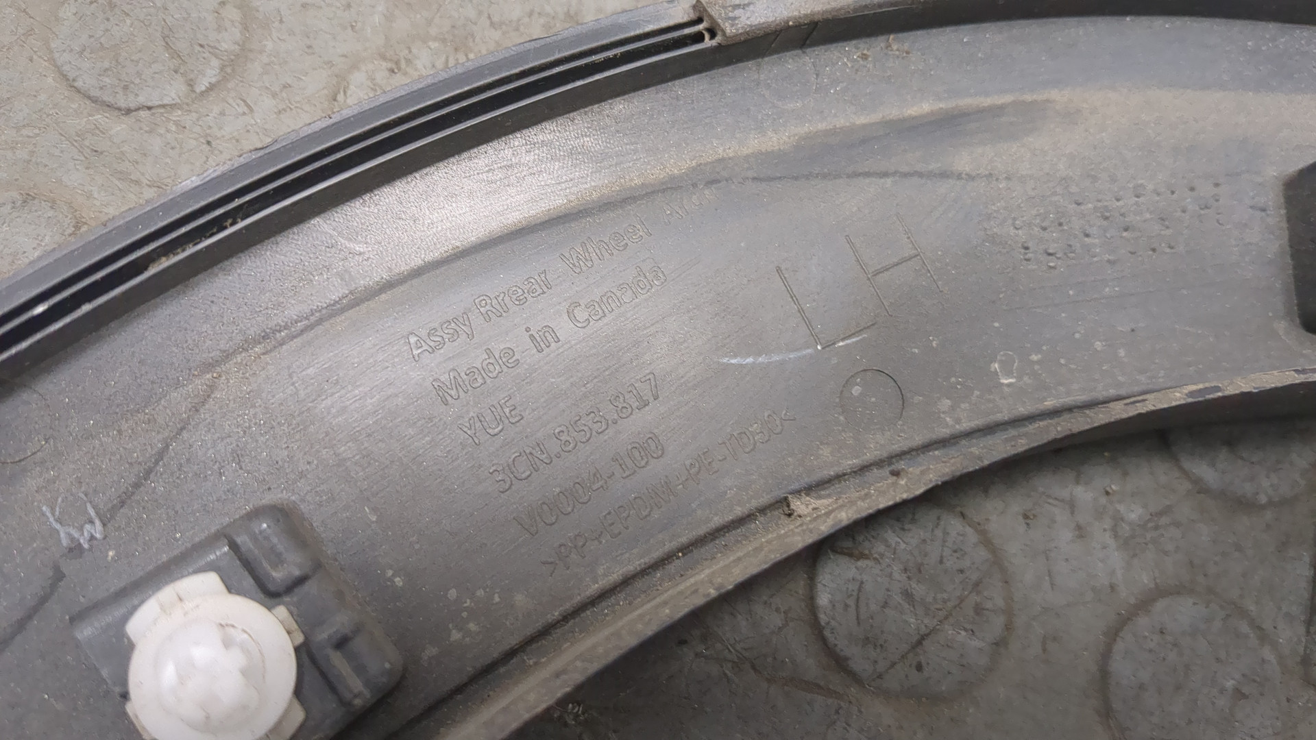 Накладка заднего крыла левого