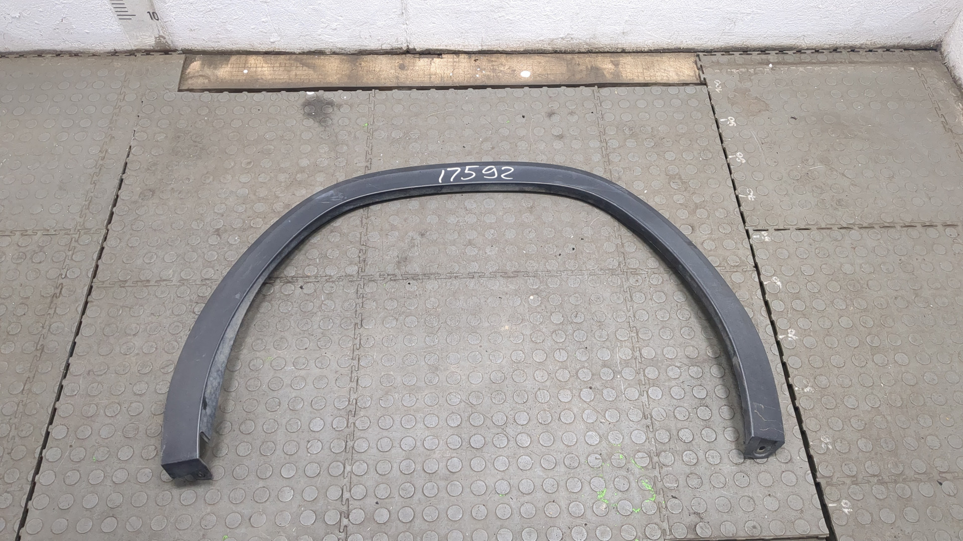 Накладка заднего крыла левого