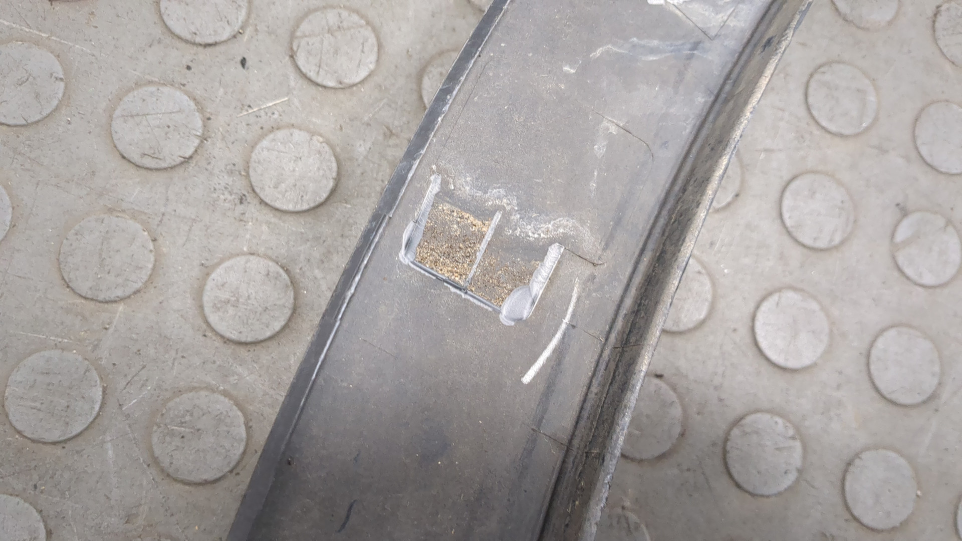 Накладка заднего крыла левого