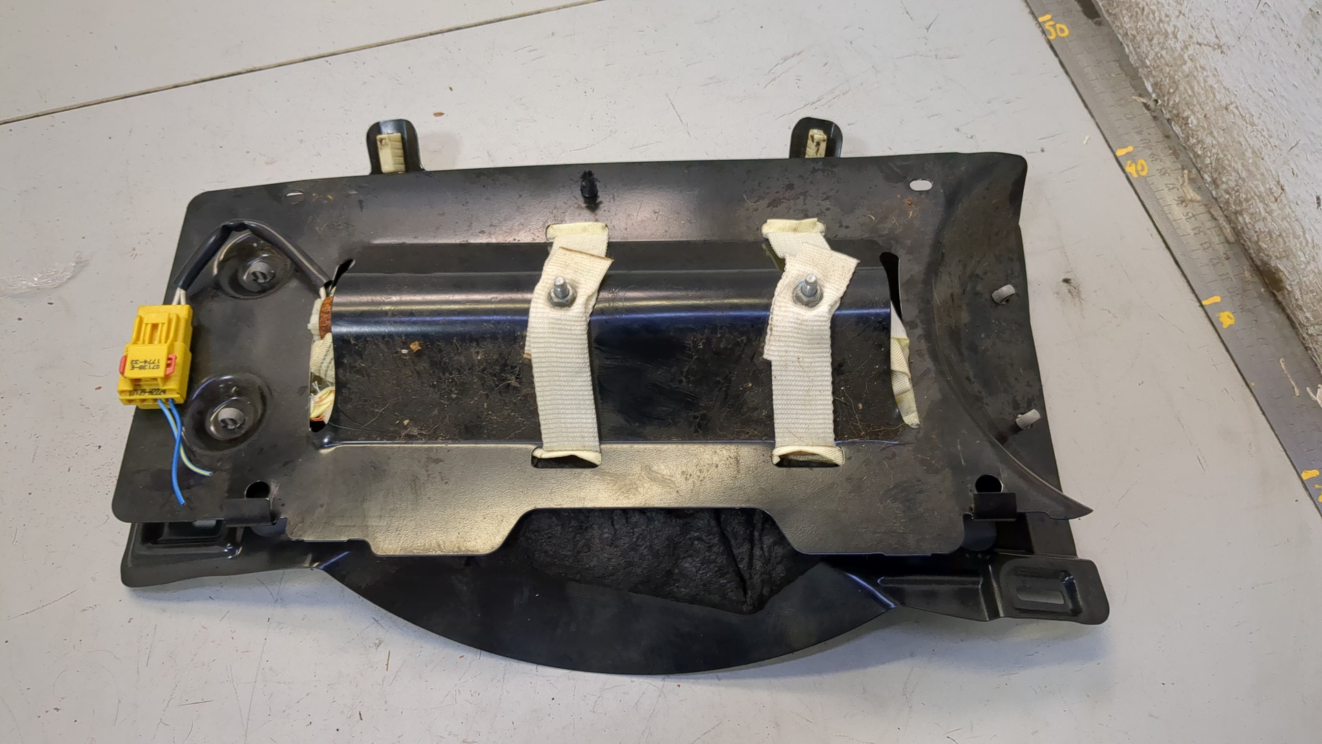 Подушка безопасности нижняя (для колен)