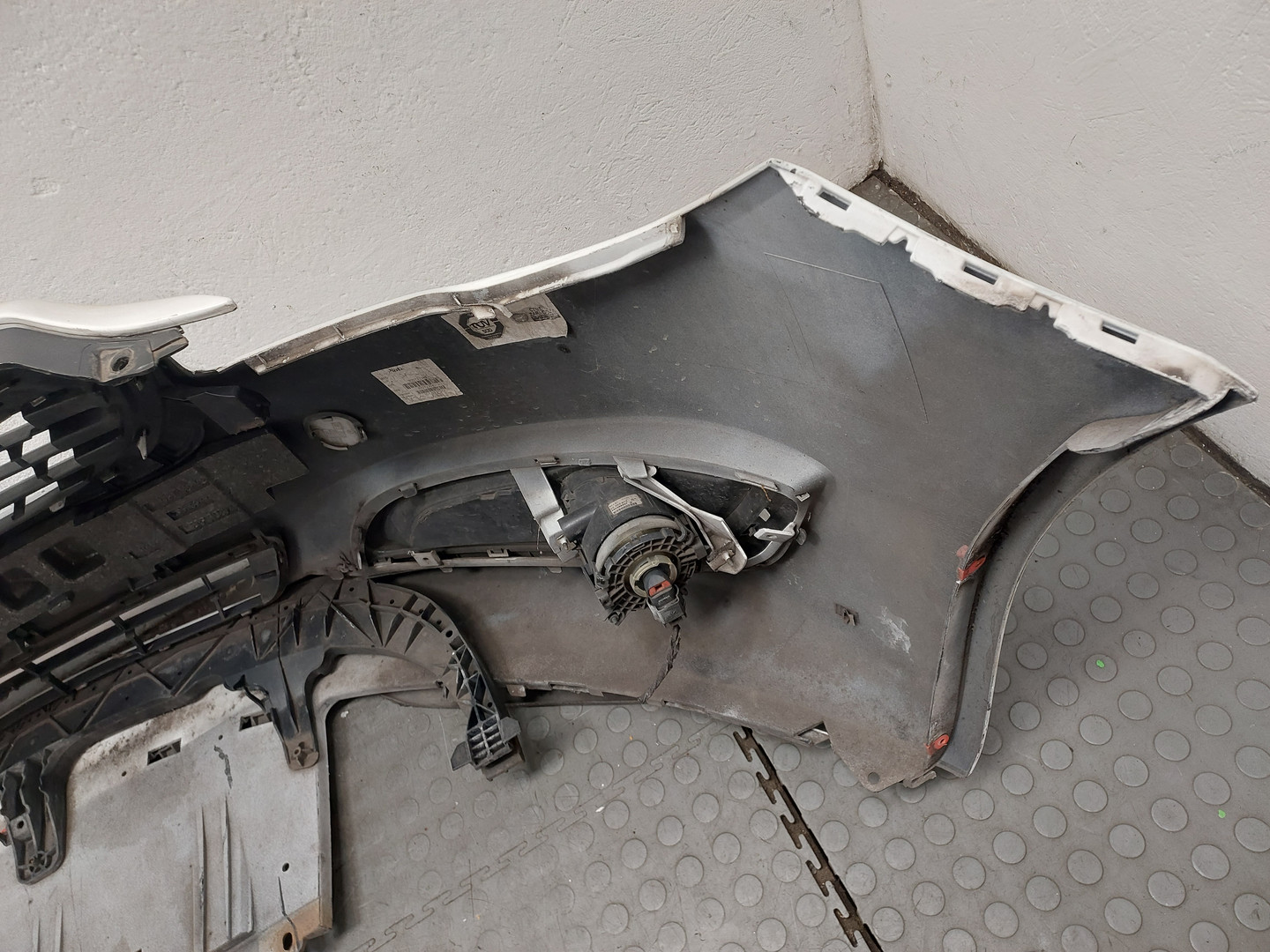 Бампер передний