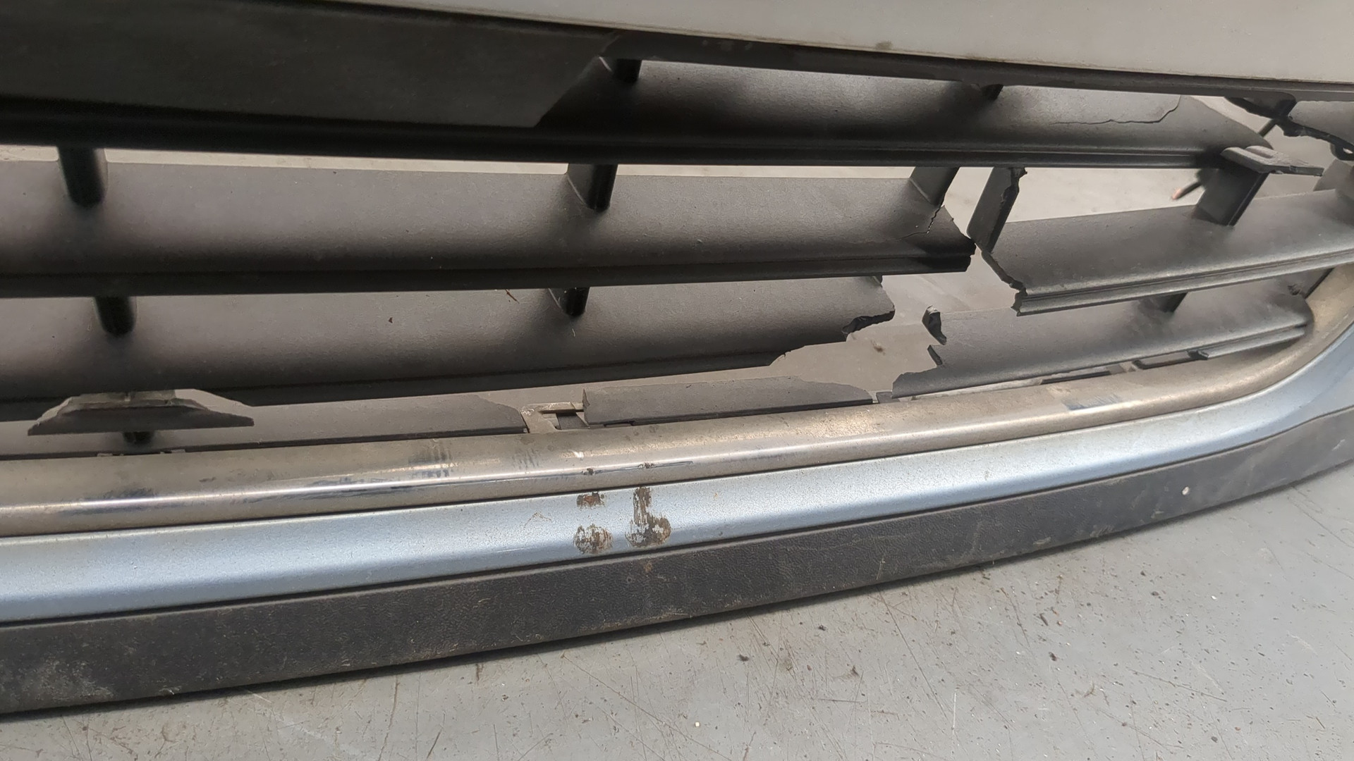 Бампер передний