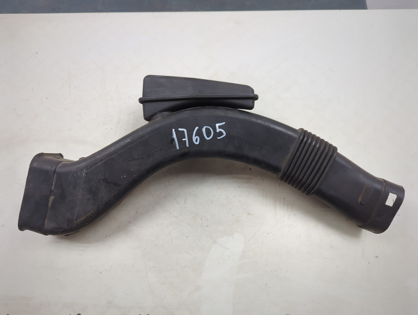 Патрубок воздушного фильтра