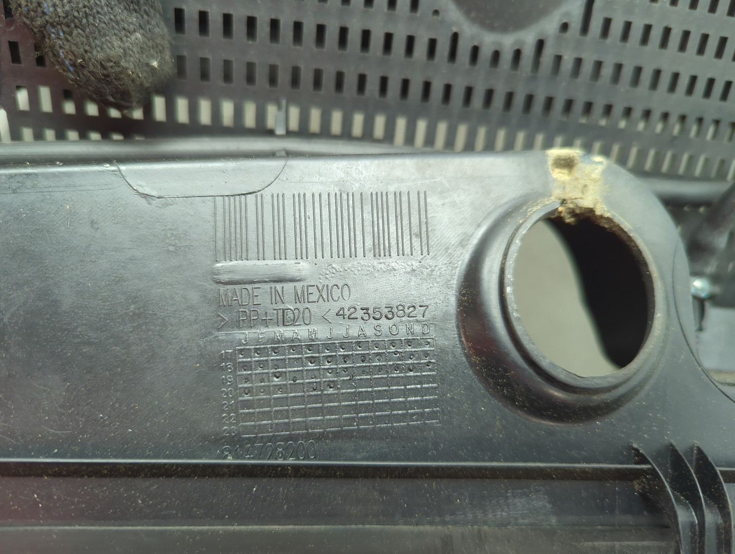 Решетка стеклоочистителей (Жабо)