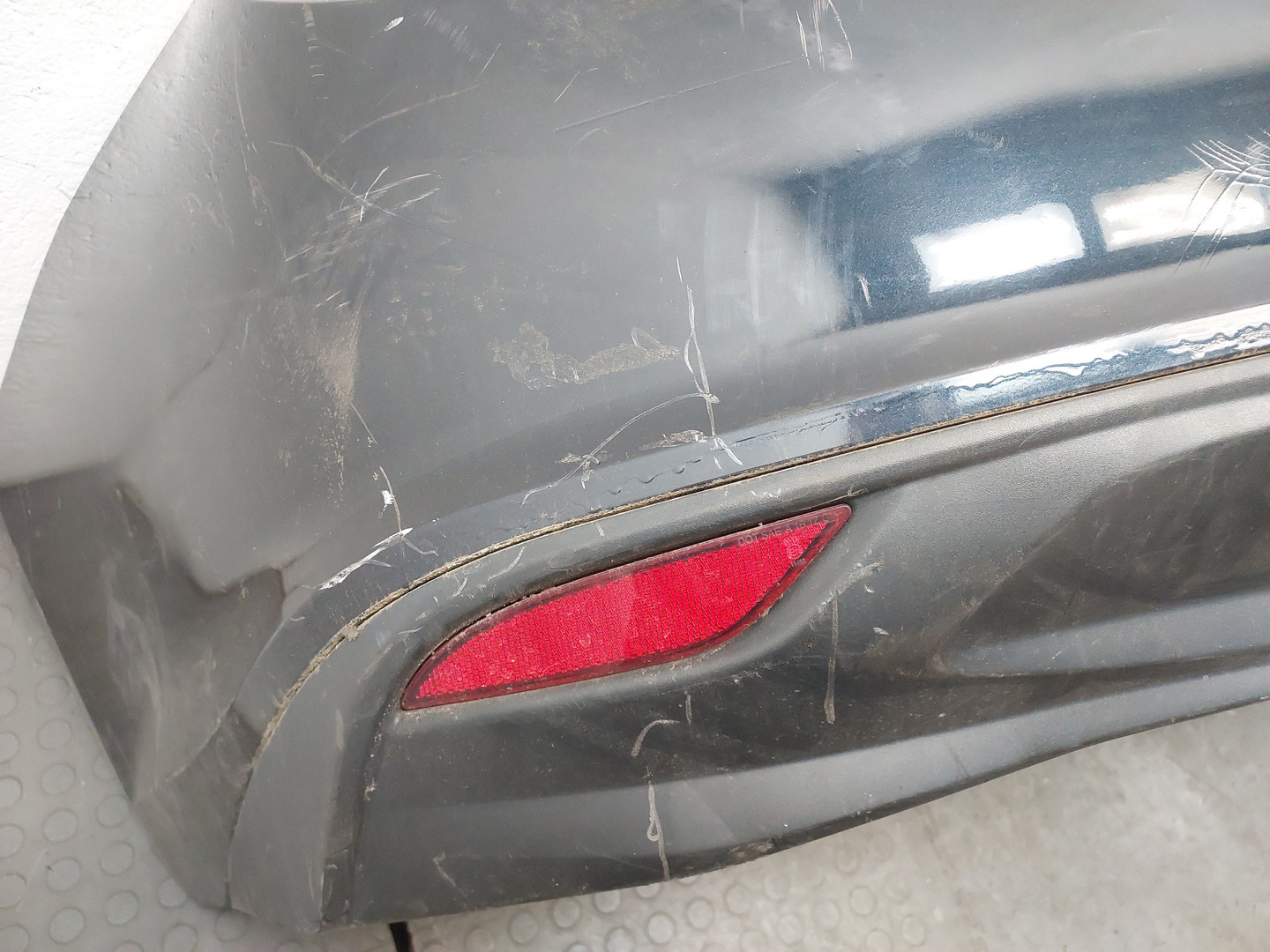 Бампер задний