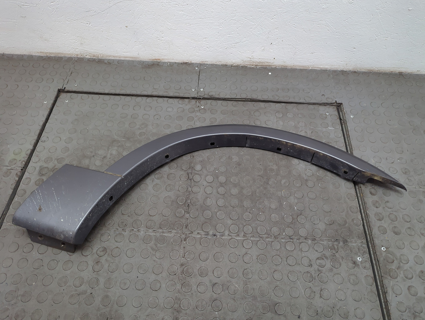 Накладка переднего крыла правого