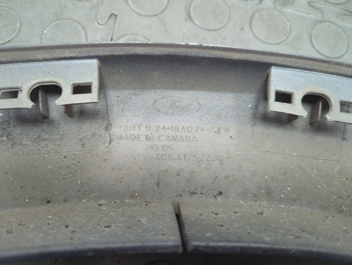 Накладка переднего крыла правого