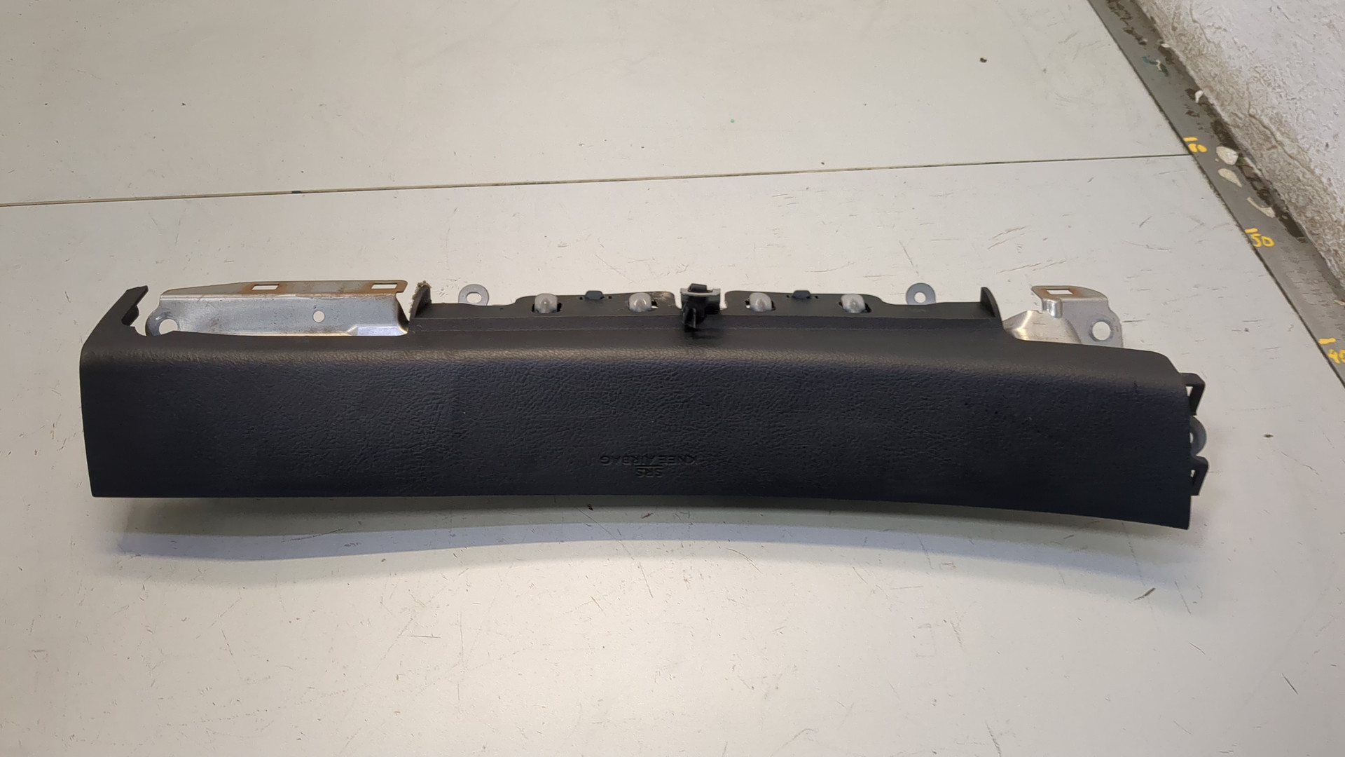 Подушка безопасности нижняя (для колен)