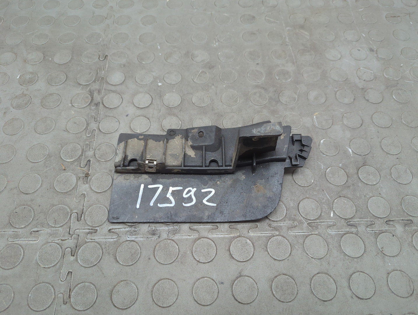 Брызговик задний левый