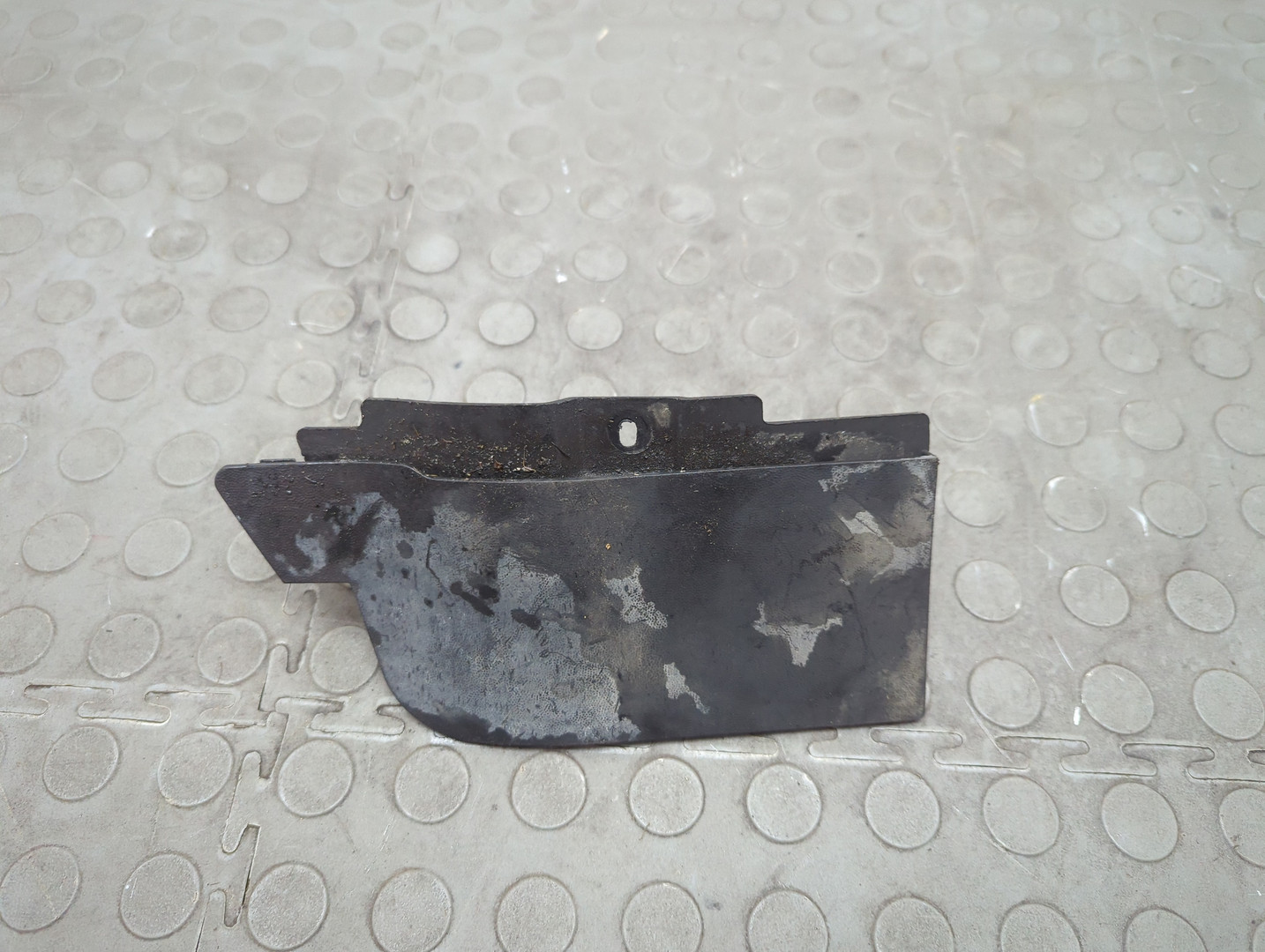 Брызговик задний левый