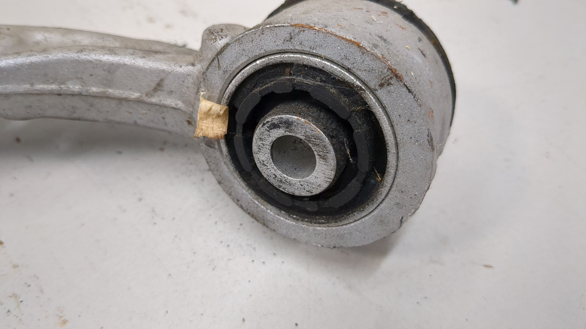 Рычаг передний