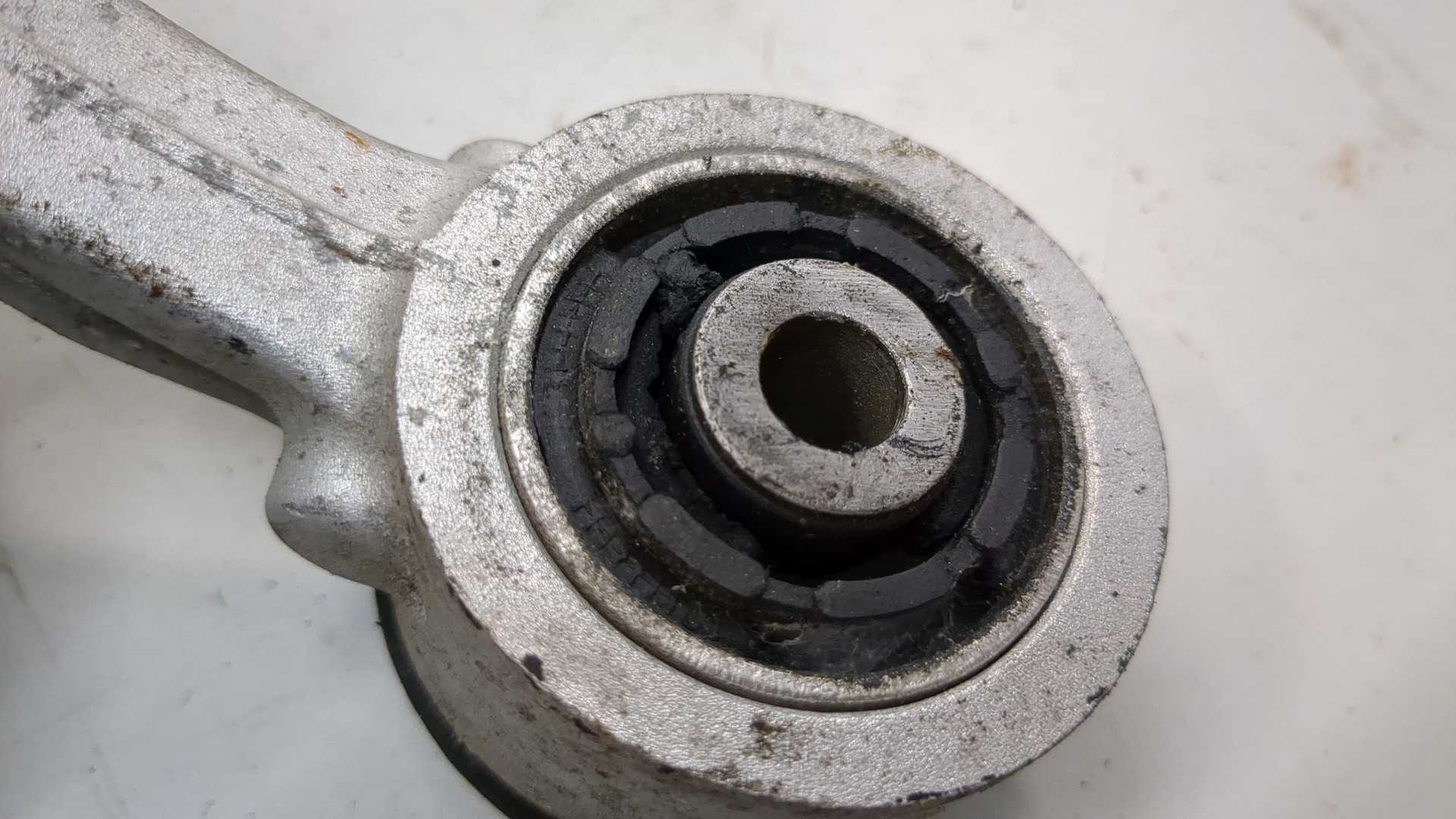 Рычаг передний