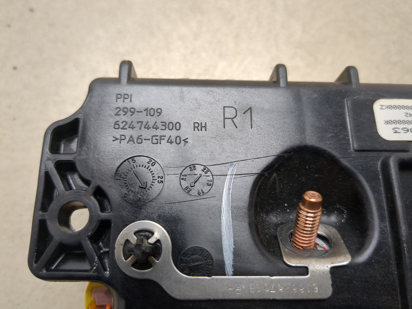 Подушка безопасности нижняя (для колен)