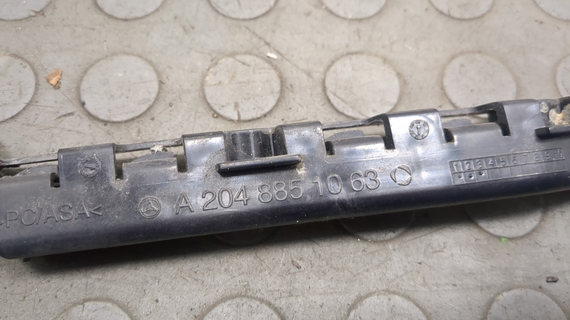 Кронштейн заднего бампера правый