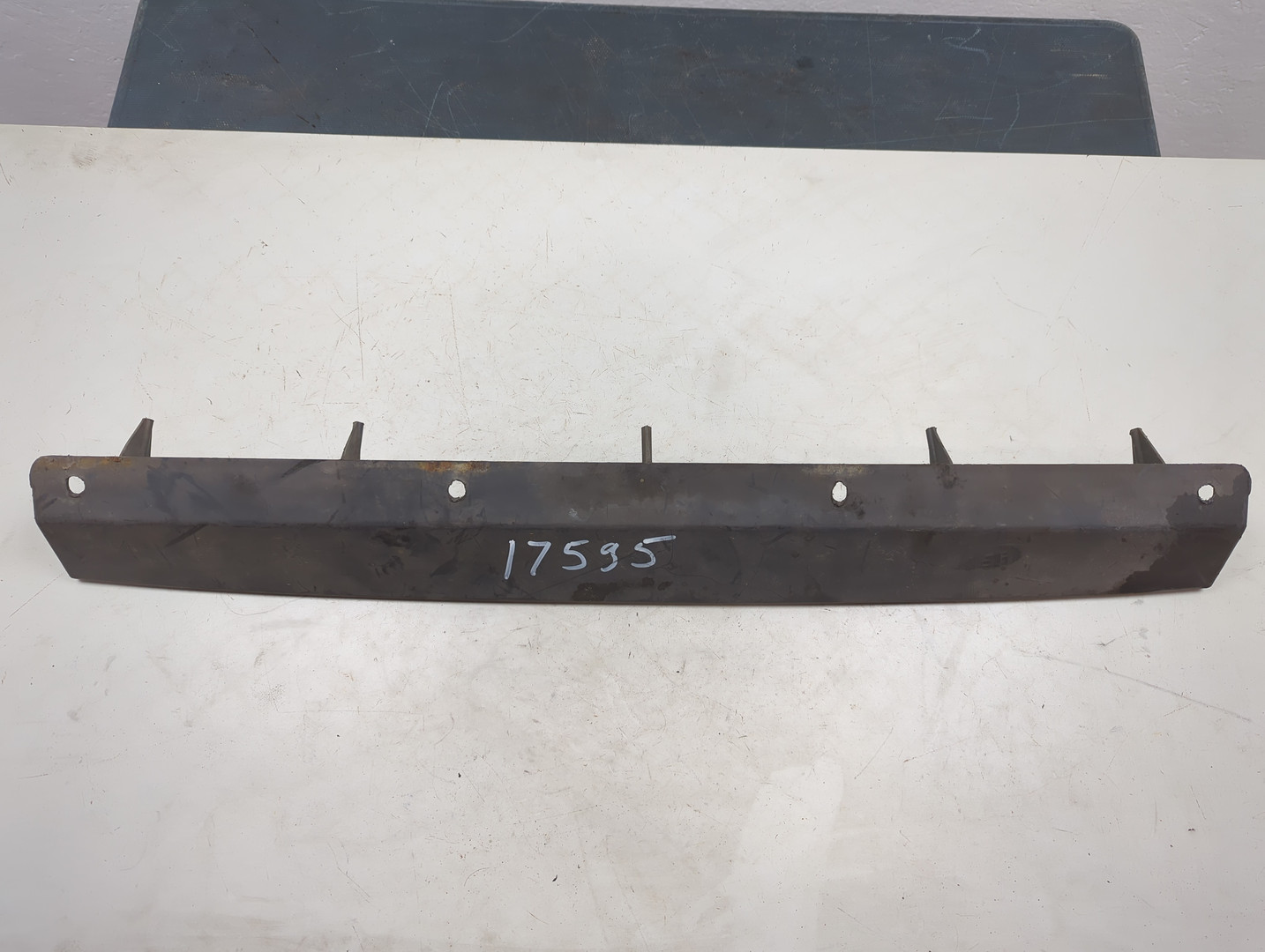 Кронштейн переднего бампера