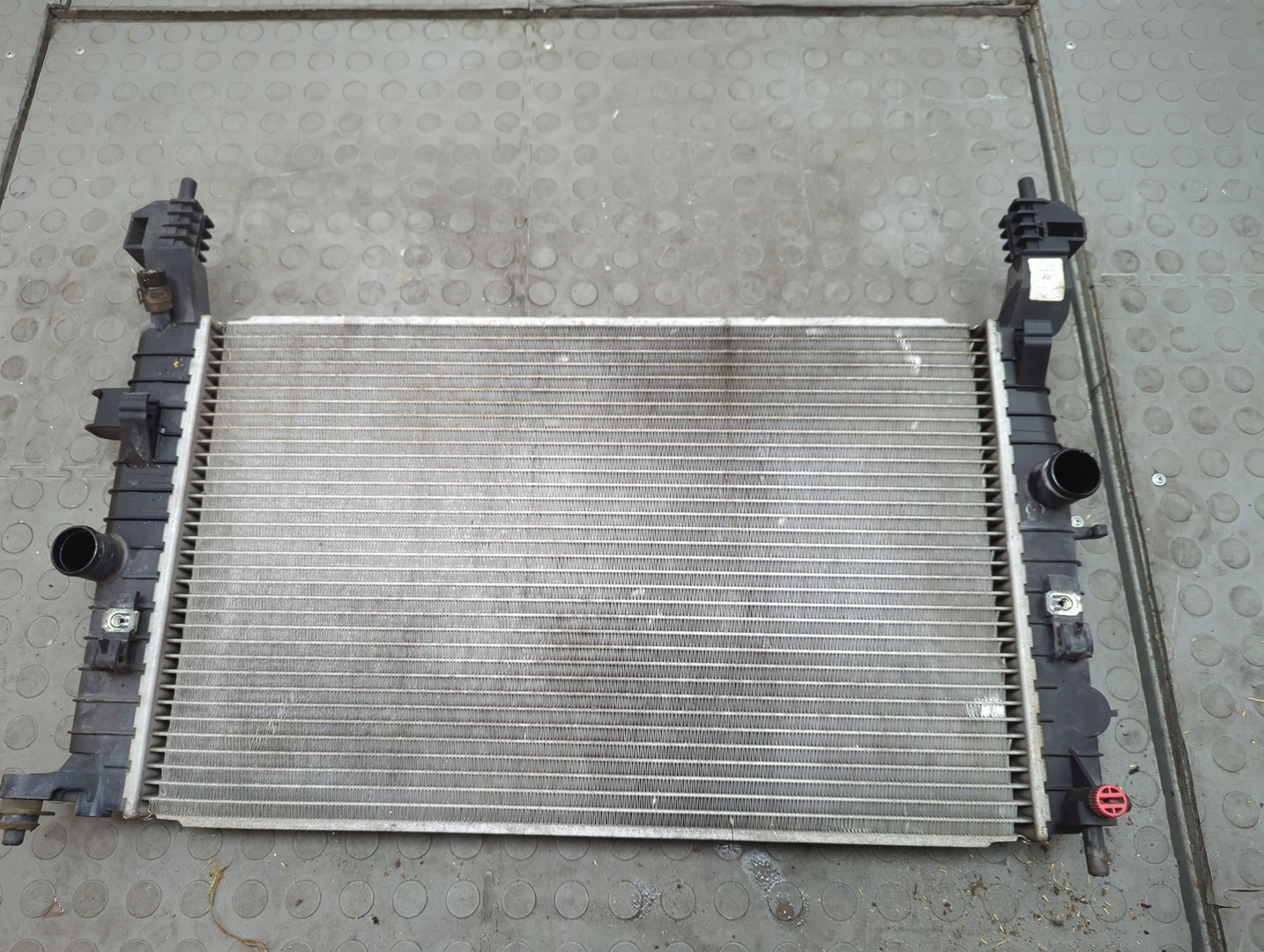Радиатор охлаждения двигателя основной