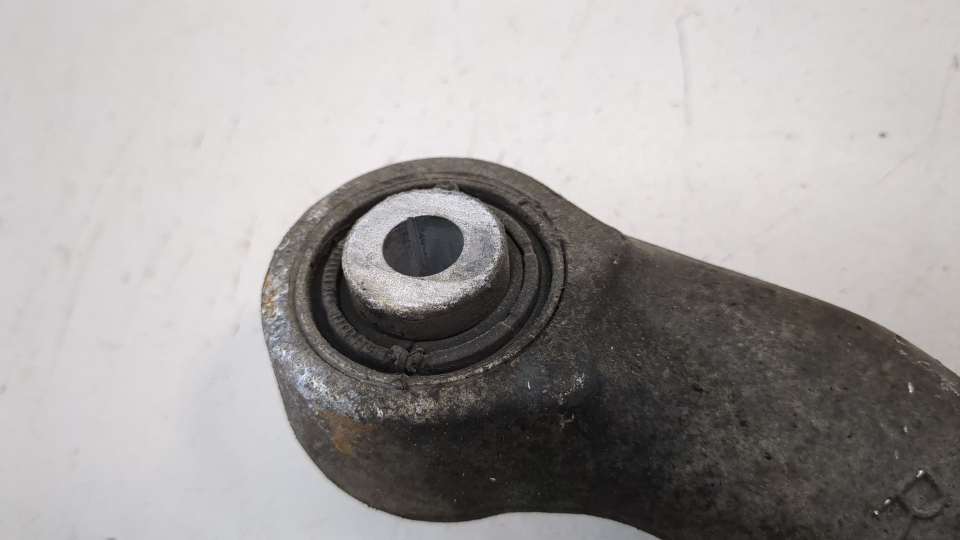 Рычаг задний правый