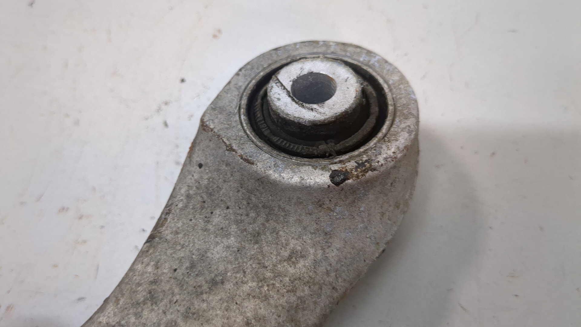 Рычаг задний правый