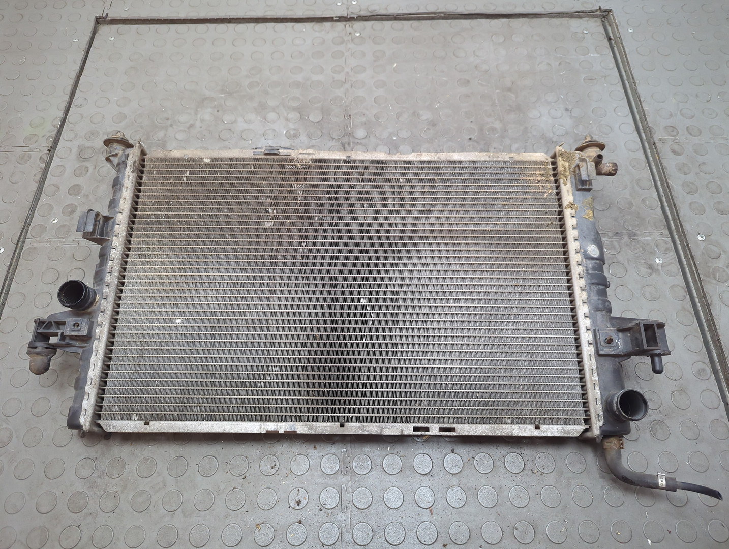 Радиатор охлаждения двигателя основной