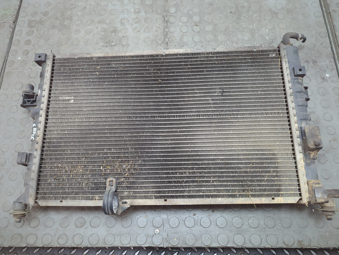 Радиатор охлаждения двигателя основной