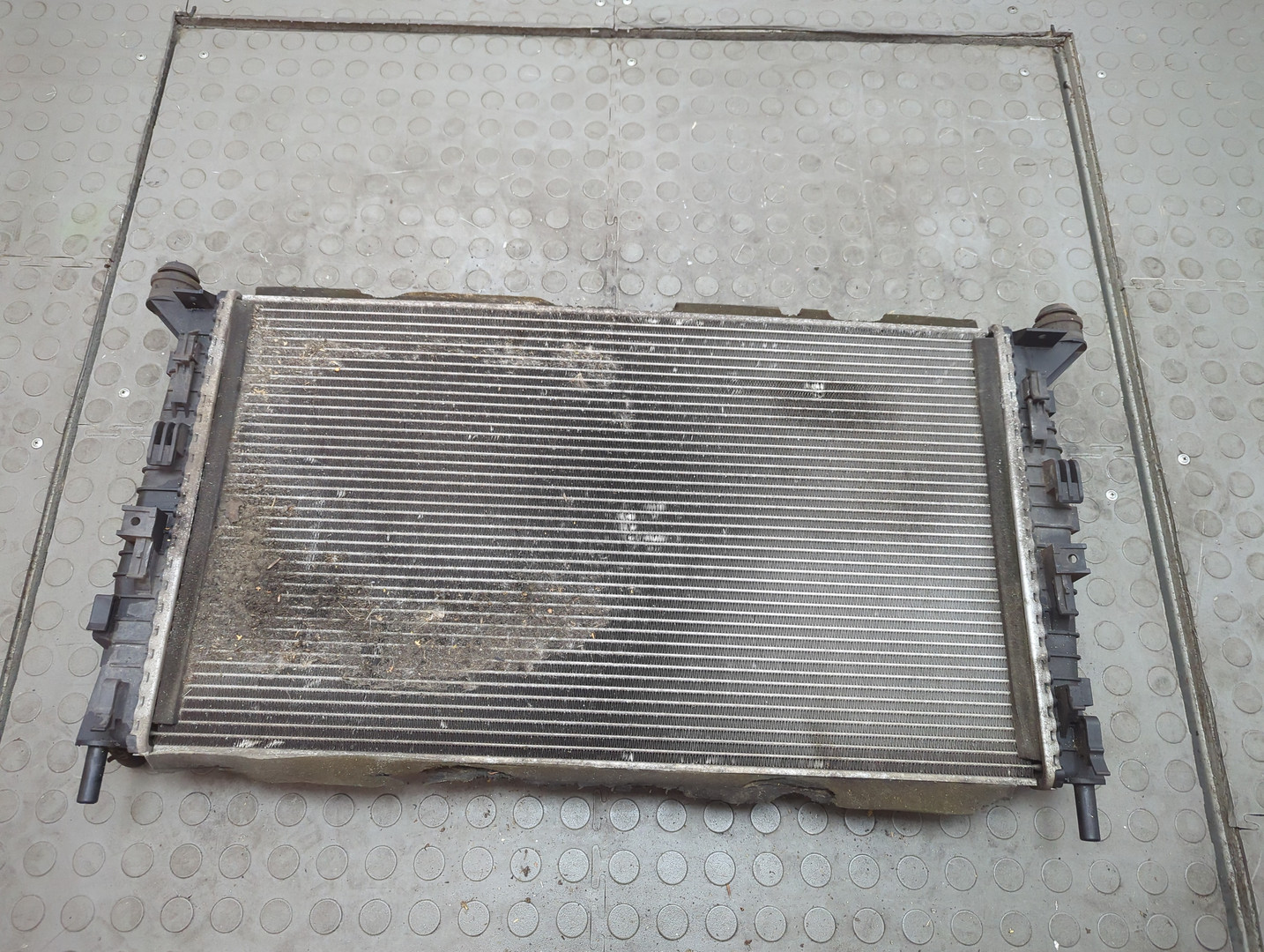 Радиатор охлаждения двигателя основной