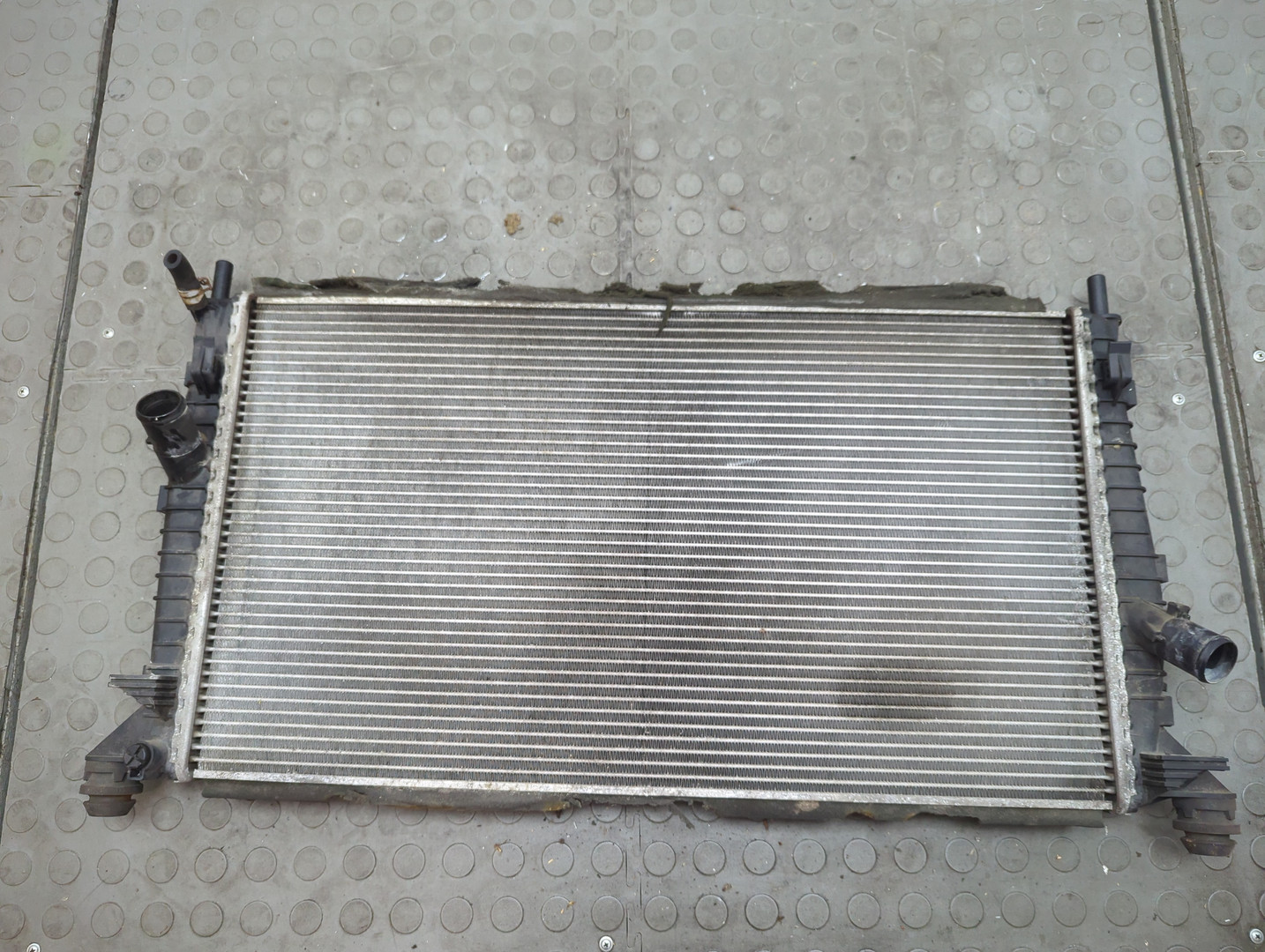 Радиатор охлаждения двигателя основной