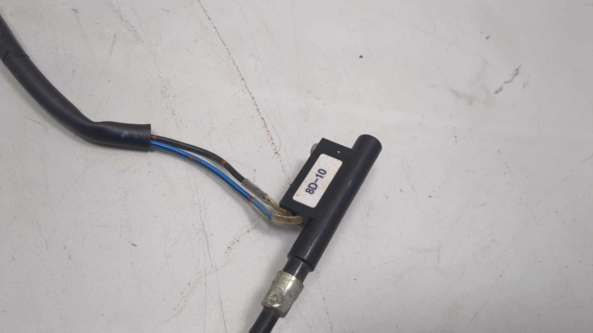 Трос лючка бензобака