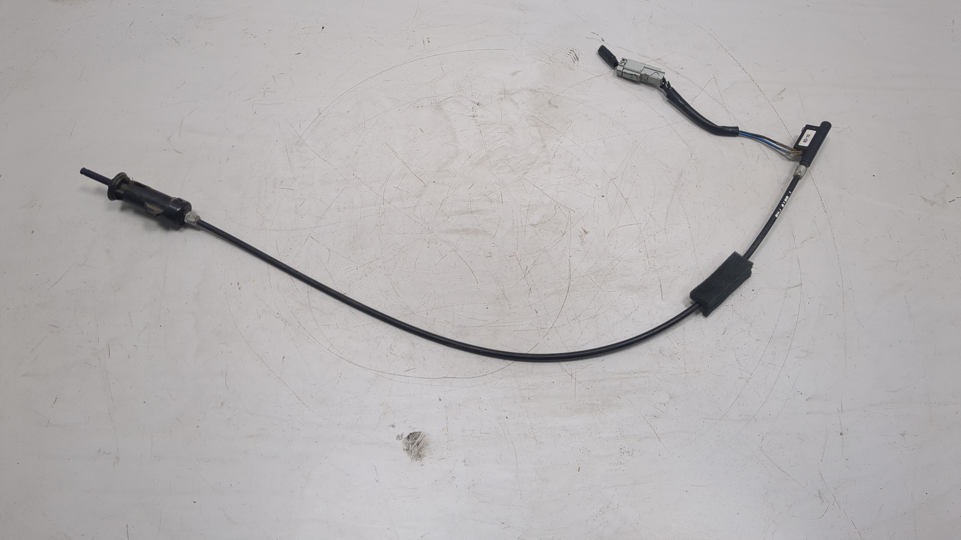 Трос лючка бензобака