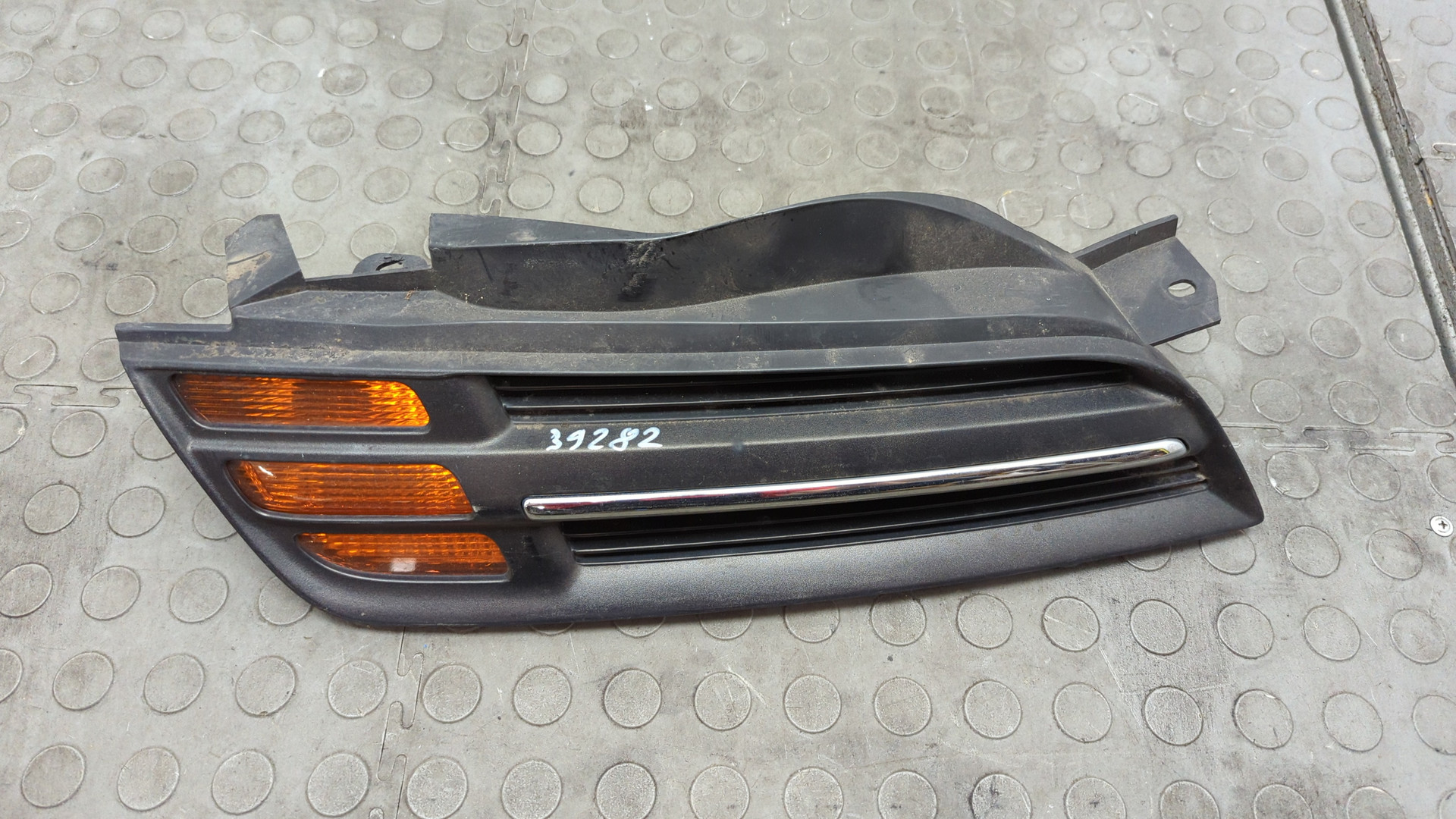 Решетка в бампер правая