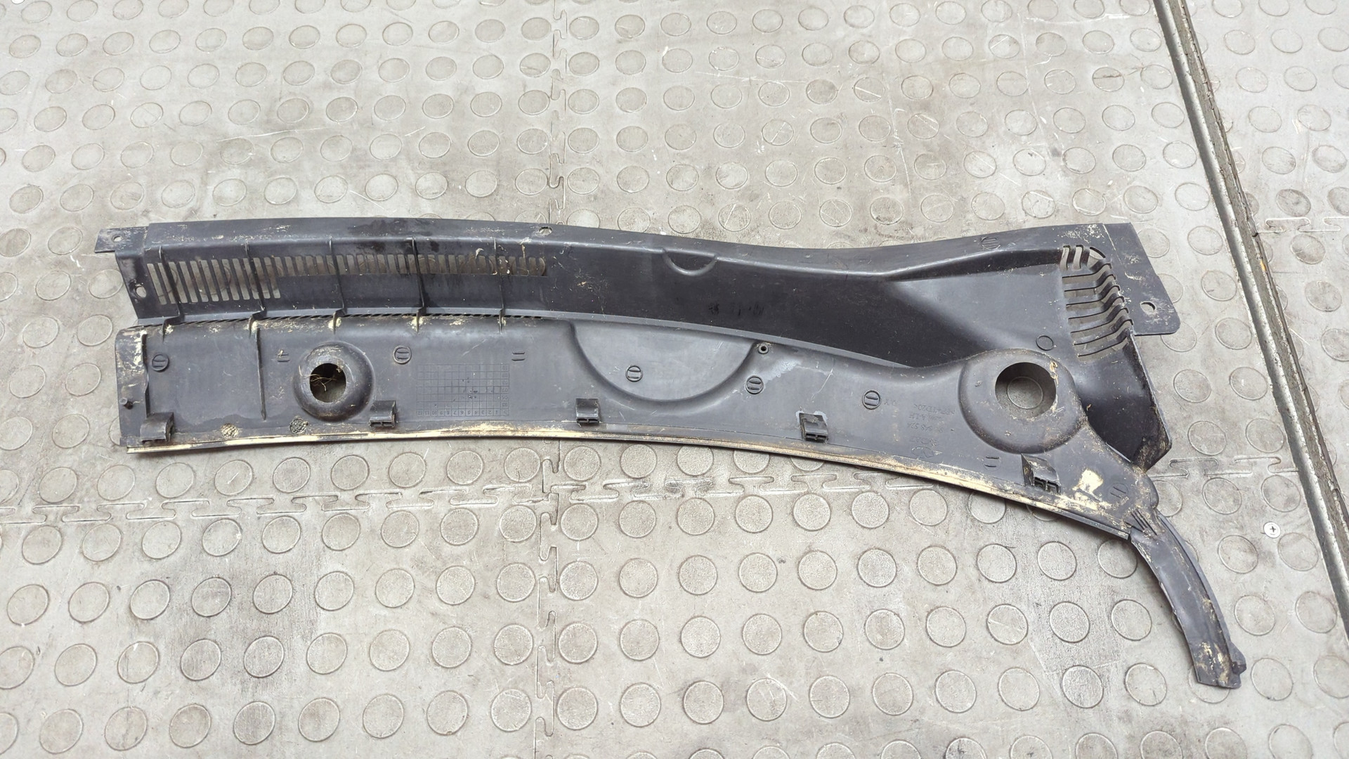 Решетка стеклоочистителей (Жабо)