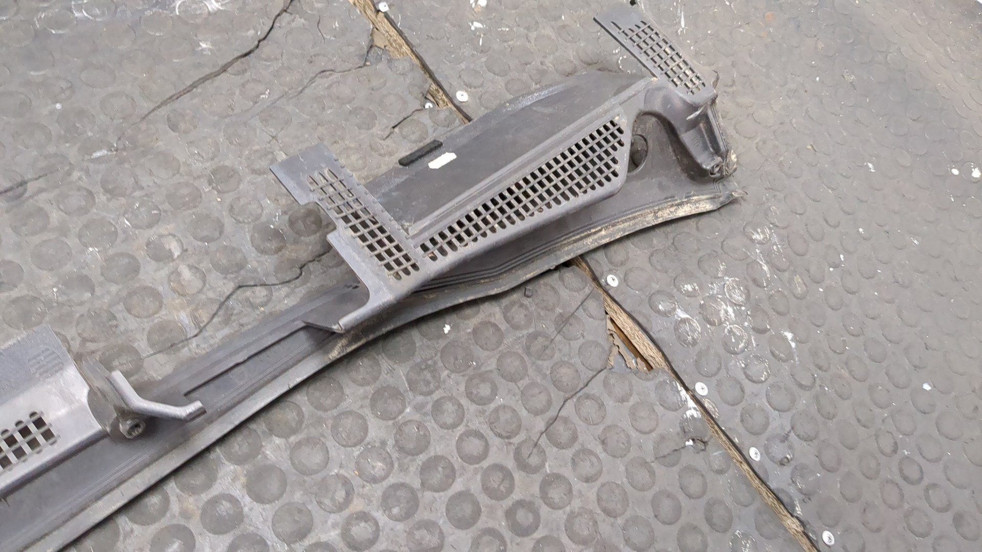 Решетка стеклоочистителей (Жабо)