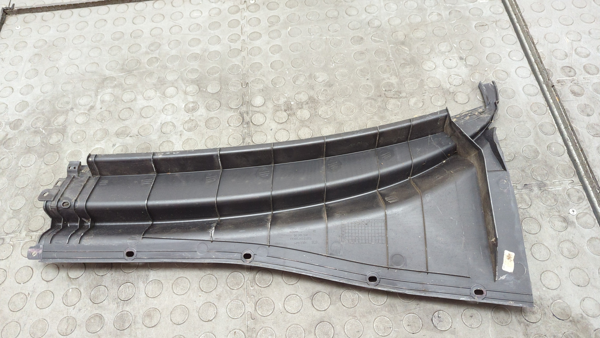 Решетка стеклоочистителей (Жабо)