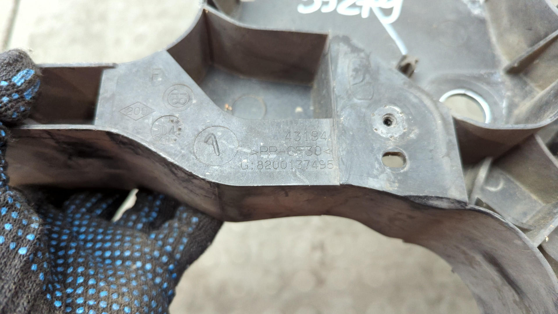 Кронштейн фар левый