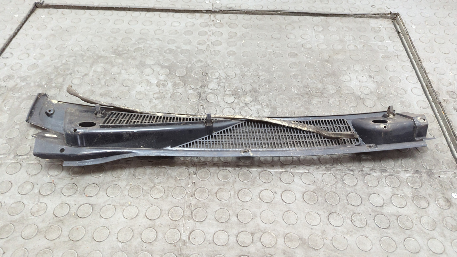 Решетка стеклоочистителей (Жабо)