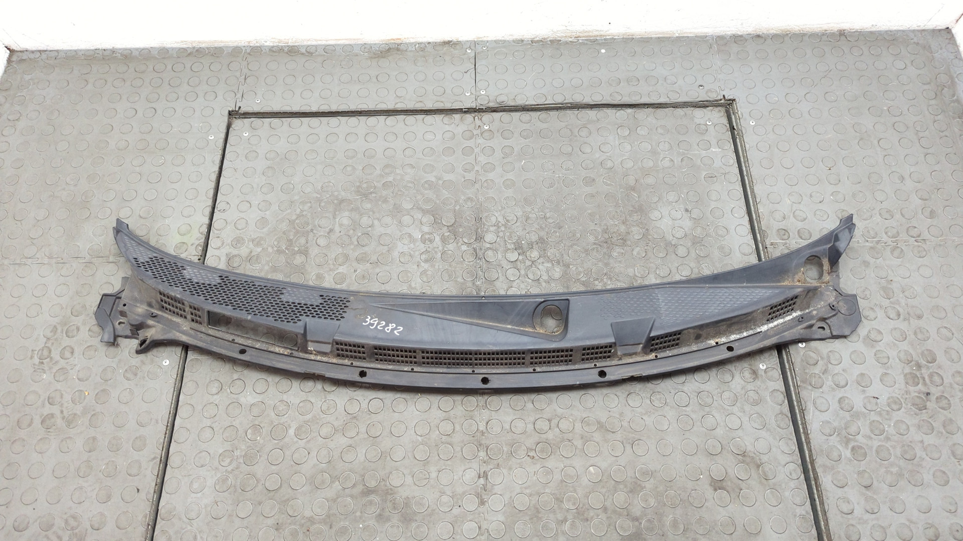 Решетка стеклоочистителей (Жабо)