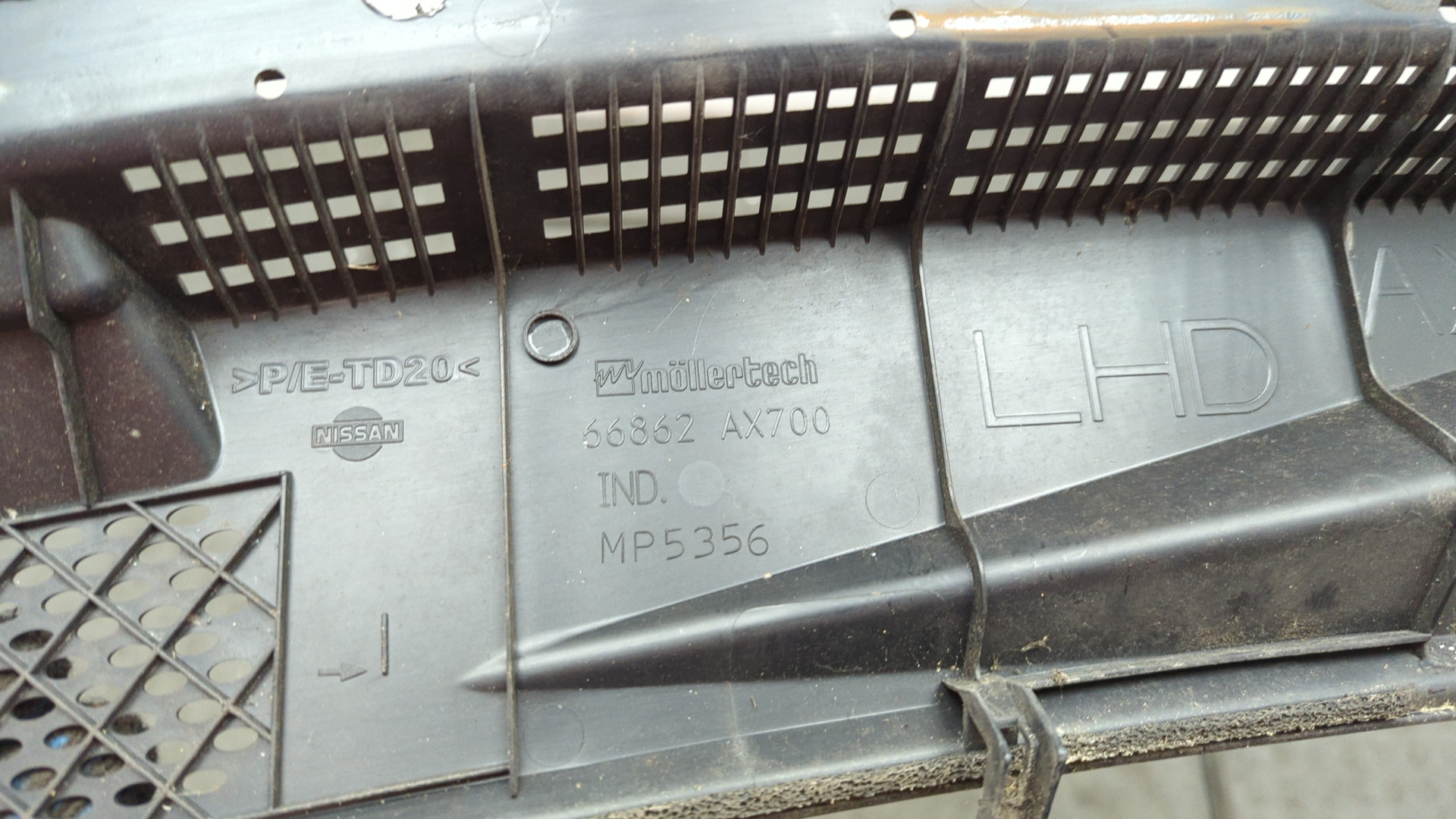 Решетка стеклоочистителей (Жабо)