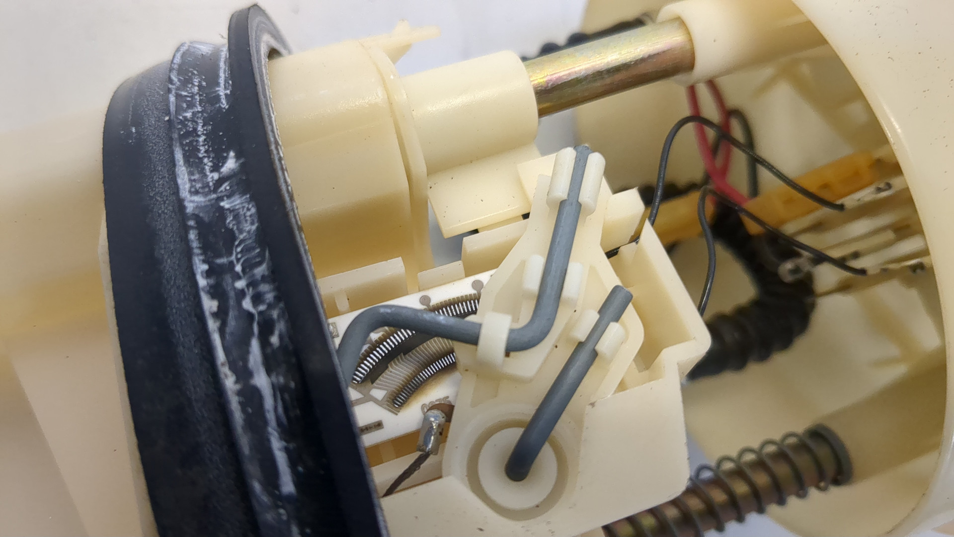 Насос топливный электрический